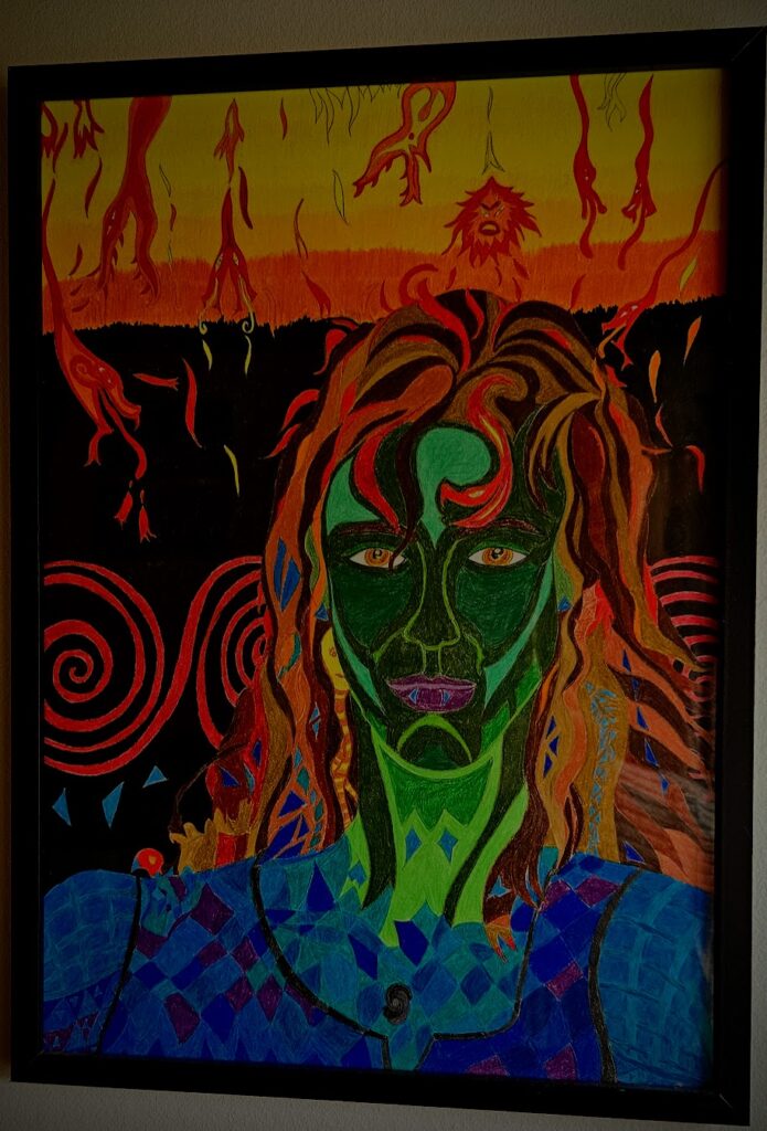 "Hun er jord og ild, en sjæl malet i grøn flamme. Bag hende danser fortidens ånder, mens hendes blik åbner en vej ind i transformation."